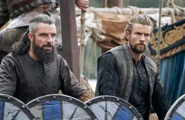Tältä näyttää Viikinkien seikkailuja jatkava Netflix-sarja Viikingit: Valhalla – suomalaisilla pitkä historia sarjan kanssa