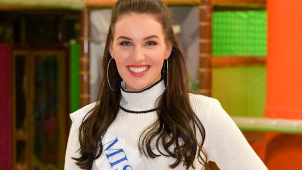 Drag-artisti järjesti hallitsevalle Miss Suomelle todellisen yllätyksen: Kuin kaksi marjaa! Michaela Söderholm
