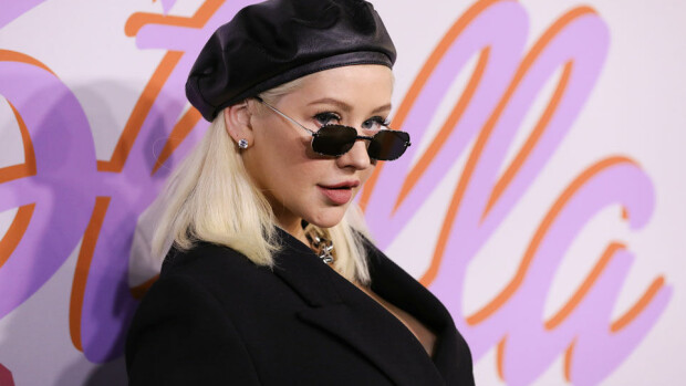 Huhhuh, Christina Aguilera pornoili toden teolla – poseerasi täysin alasti! Katso rivot kylpyammekuvat! Christina Aguilera