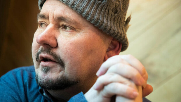 Avioerolla karmeat seuraukset kohumanageri Cris Owenin, 58, elämään – kaksi sydänkohtausta ja tyly riita rahasta: Menetin kotini ja rahani! Cris Owen menetti kotinsa ja rahansa.