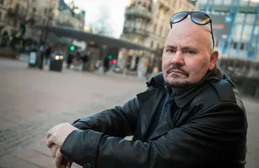 Cris Owen myöntää avoimesti: Vuosien takainen rakkaushaastattelu Linda-vaimon kanssa oli puolihöperöä lemmenlurinaa – ”Kulissia kaikki tyynni!”