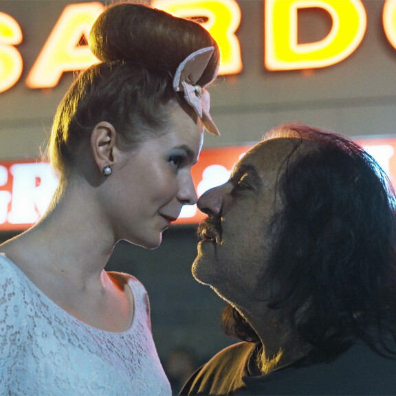 Ina <3 Porno -sarja starttaa: Ina Mikkola pusuttelee pornotähti Ron Jeremyn kanssa - '5 minuutin päästä tupla-anaalia'! ina