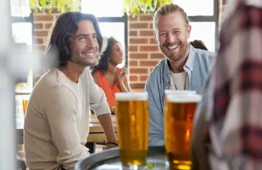 Alkoholi syynä puoleen väkivaltarikoksista: jo kaksi drinkkiä voi synnyttää riitapukarin!
