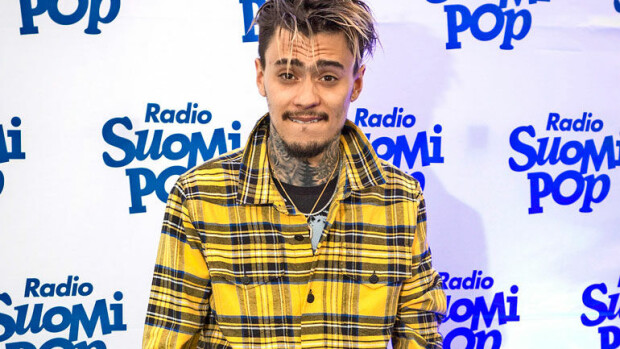 Mikael Gabriel parkkeerasi taas törkyisesti – kuva! Mikael Gabriel pysäköi miten sattuu.