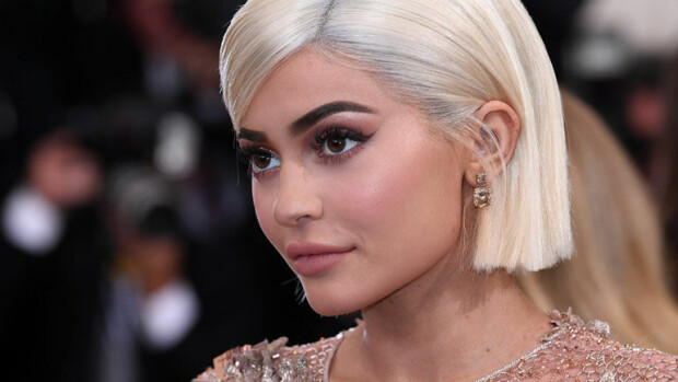 Vaippoihin on varaa: Kylie Jenner on perheensä rikkain kurvikuningatar – kosmetiikkasarjasta tuli häkellyttävä satojen miljoonien bisnes! Kylie Jenner pyörittää menestyvää bisnestä.