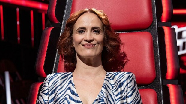 Maija Vilkkumaalle syntyi tv-kuvauksissa syvä ystävyys kahden naistähden kanssa: 'Se on meille henkireikä' voice_of_finland_kausi_11_promo_maija_vilkkumaa_01_kuvaaja_saku_tiainen_ca032e8588.jpg