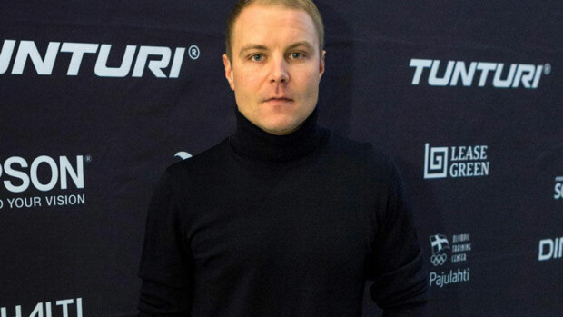 Huh, Valtteri Bottas ajelee Suomessa 190 000 euron öky-Porschella – kuva! Valtteri Bottas ja ökyauto nähtiin Lahdessa.