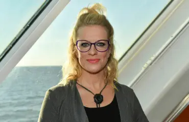 Laura Voutilainen sai myytyä hirsitalonsa: pyysi talosta aluksi 849 000 euroa – lopullinen hinta 472 000 euroa!