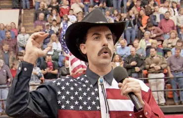 Sacha Baron Cohen aiheuttaa kohua ja riitaa – ja juuri siihen hän pyrkii!