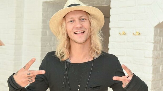 Jukka Hildeniltä perhepotretti someen erouutisen jälkeen: Rauhaa, rakkautta ja iloa! jukka hilden