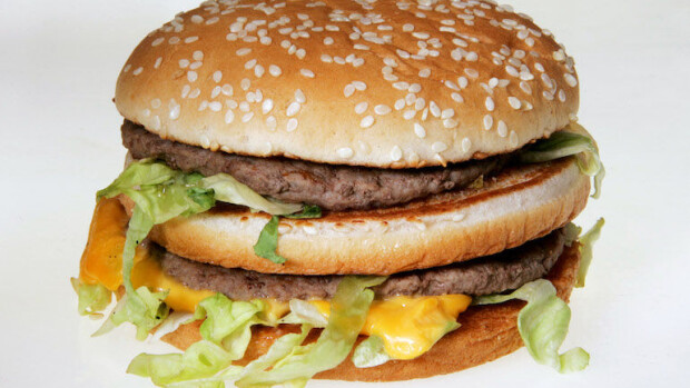 Bic Mac-fanien päiväuni: McDonald's julkisti 10 000 euron Bling Macin! McDonald's kehitti kultaisen Bic Macin.