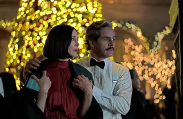 Vera Farmiga ja Tony Dalton nauttivat Marvel-maailmasta