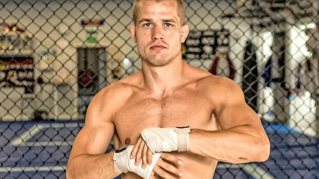 Lyötiin tajuttomaksi yökerhossa - ex-UFC-tähti Tom Niinimäki sai aivovamman: pahoinpitelijälle 7 kuukautta ehdollista! Tom Niinimäki sai 4 000 euron kärsimyskorvaukset.