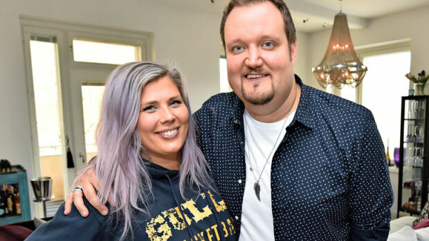 Sami Hedbergistä eronnut Ilona Hedberg tilittää ensi kertaa avioerostaan: Sami on luvannut huolehtia minusta! Sami ja Ilona Hedberg erosivat.