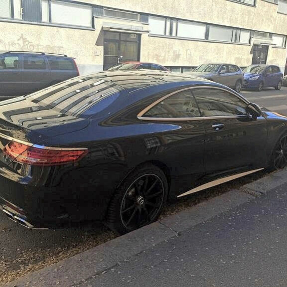 Paljonpuhuvat kuvat hetkestä, jolloin Cheek huomasi öky-Mersunsa olevan varastettu: kiivas välikohtaus hotellin aulassa - katso! Cheek auto