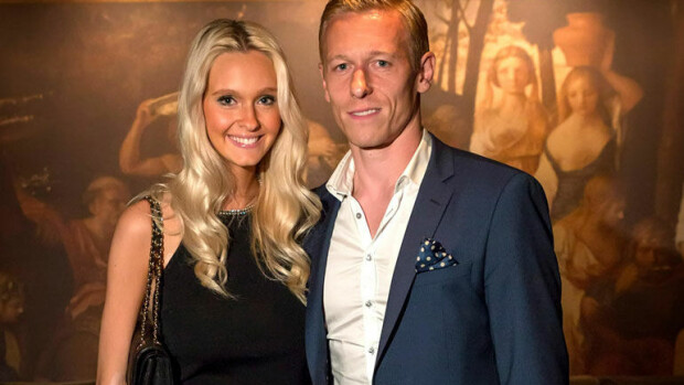 Mikael Forssell riisui paitansa: Olen miespuolinen Pamela Anderson - Metti-vaimo seksikkäissä bikineissä! Katso kuumat lomakuvat! Mikael ja Metti Forssell lomailevat Thaimaassa.