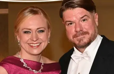 Ministeri Elina Valtosen ja Jussi Heikelän lemmenloma ihastuttaa: "Kiitos, kun veit..."
