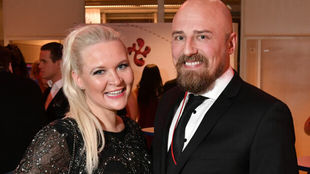 Missikeisarinna Sunneva Kantola rakastui - esitteli Harri-kultansa Iskelmä-gaalassa! Sunneva ja Harri