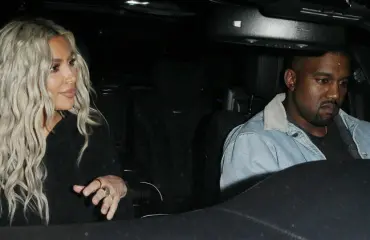 Ei voi olla totta, Kim Kardashianin alastomat kloonit mainostavat Kanye Westin uutta vaatemallistoa Los Angelesin kaduilla - katso rajut kuvat!