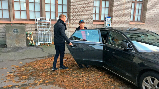 Näin paljon eläköityneet presidentit maksavat valtiolle: Martti Ahtisaarelle maksettiin viime vuonna 180 000 euroa – katso silmät avaava lista! Tarja Halonen ja kuski.