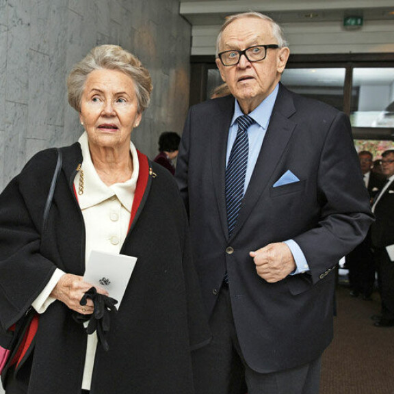 Näin paljon eläköityneet presidentit maksavat valtiolle: Martti Ahtisaarelle maksettiin viime vuonna 180 000 euroa – katso silmät avaava lista! Martti ja Eeva Ahtisaari.