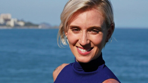 ”Meidät opetettiin harrastamaan seksiä” – 13-vuotiaana järkyttävästä kultista paennut Dawn kertoo tarinansa: Lapsia hyväksikäytettiin uskonnon nimissä! Dawn Watson pakeni seksikultista.