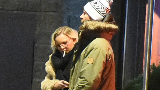 Touko Aalto ja Iris-rakas juhlivat Pekka Haaviston kanssa vaalitappiota aamukahteen kaljakuppilassa – kuvat pikkutunneilta! Iris ja Touko viihtyivät pikkutunneille asti.