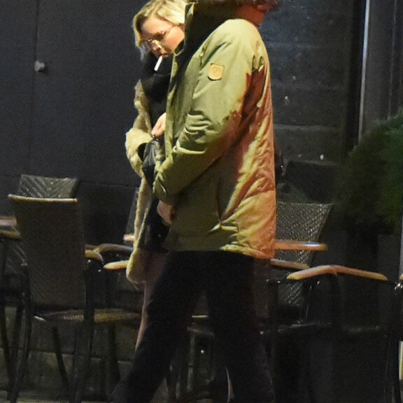 Iris ja Touko lähtivät baarista yhtäaikaa. Iris ja Touko lähtivät baarista yhtäaikaa.