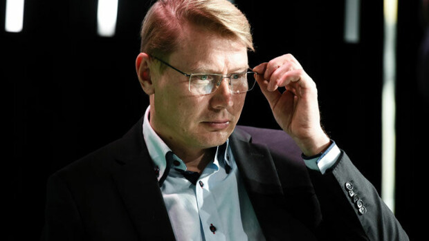 Parikymppinen prostituoitu vietti yön Mika Häkkisen kesäasunnolla – F1-mestarilla villit mökkibileet Kouvolassa, Marketa-vaimo ei paikalla! Mika Häkkinen juhli prostituoidun kanssa.