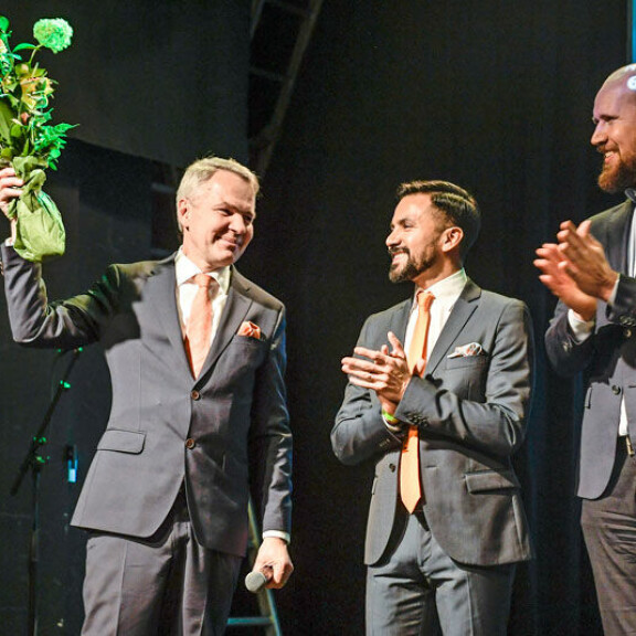 Puolueen puheenjohtaja Touko Aalto nähtiin lavalla Pekka Haaviston ja Antonio Floresin kanssa. Puolueen puheenjohtaja Touko Aalto nähtiin lavalla Pekka Haaviston ja Antonio Floresin kanssa.