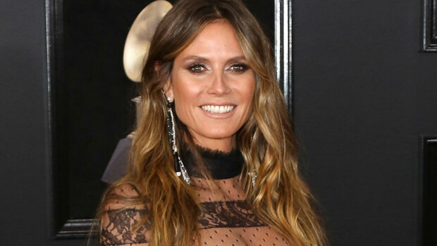 Ohhoh, Heidi Klum paljasti pakaransa Grammy-gaalassa – iltapuku kuin suoraan pornomessuilta! Kuvat! Heidi Klum kohautti iltapuvullaan.