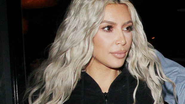 Kim Kardashianin paljastava peiliselfie jakaa mielipiteitä: 'Tällaisen kuvan ottaminen tulisi olla viimeisenä mielessäsi' - katso kuva! Kim Kardashian