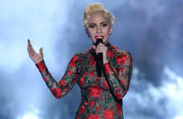 Lady Gagalta upea kunnianosoitus menehtyneelle tädilleen – pystytkö kuuntelemaan liikuttumatta?