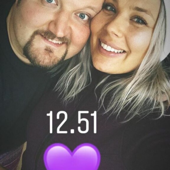 Eronneet Sami ja Ilona Hedberg julkaisivat uuden, paljonpuhuvan yhteiskuvan eroilmoituksen jälkeen – julkkisystävät tsemppaavat: Voimarutistukset teille! Sami