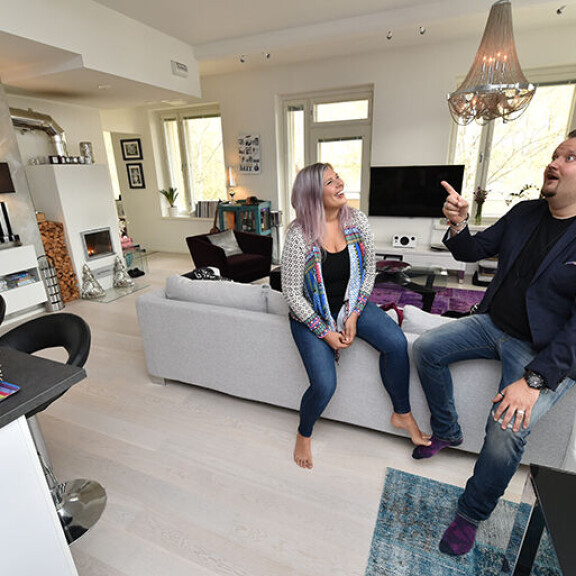 Unelmaparin yllätysero: Miten käy Sami Hedbergin ja Ilona Hedbergin upean ökylukaalin Helsingin arvoalueella - kuvat miljoonakodista! koti