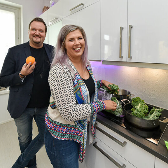 Unelmaparin yllätysero: Miten käy Sami Hedbergin ja Ilona Hedbergin upean ökylukaalin Helsingin arvoalueella - kuvat miljoonakodista! koti