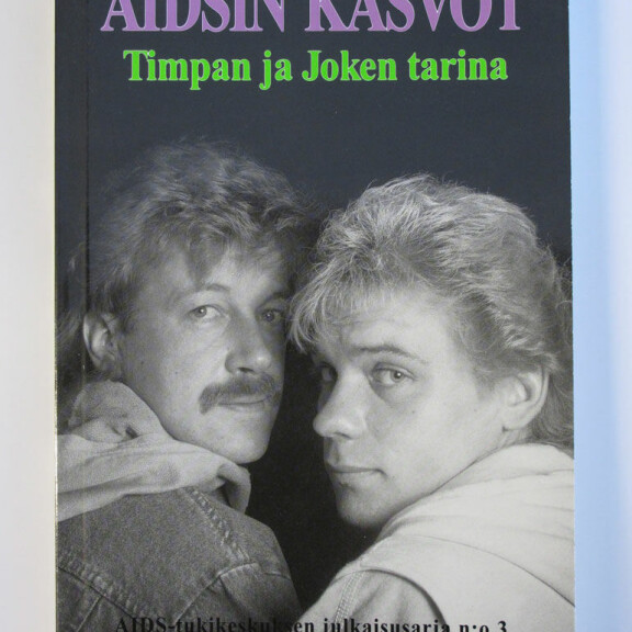 Ennen sairastumistaan Timo työskenteli ravintola-alalla. Hänen ja Joken Parin elämästä kirjoitettiin kirja Aidsin kasvot – Timpan ja Joken tarina. Ennen sairastumistaan Timo työskenteli ravintola-alalla. Hänen ja Joken Parin elämästä kirjoitettiin kirja Aidsin kasvot – Timpan ja Joken tarina.