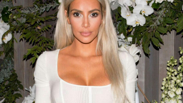 Tuore kolmen lapsen äiti Kim Kardashian poseeraa jälleen ilman rihman kiertämää - menikö jo härskiksi? Katso! Kim_Kardashian_thumb
