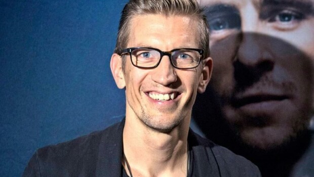 Ex-tennistähti Jarkko Niemisellä leffarooli uutuuselokuvassa – näin kommentoi kirjojen luoja Paula Noronen: Kirjoitin Kalle Palanderin teoksiini! Jarkko Nieminen