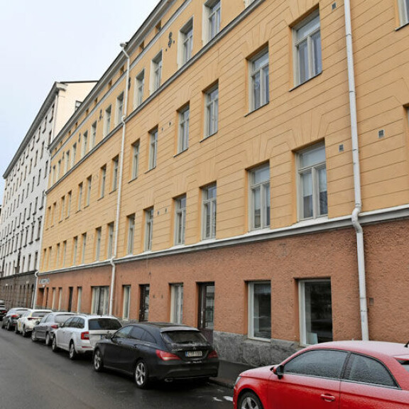 Leijonan luola -ohjelman bisnesenkelit asuvat hulppeasti arvoalueilla – katso kuvat! Ari Lahti on Kimi Räikkösen naapuri Saga Forssin koti