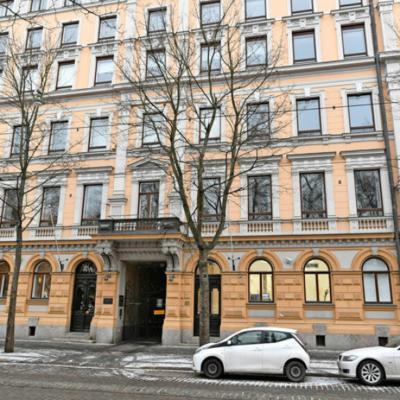 Leijonan luola -ohjelman bisnesenkelit asuvat hulppeasti arvoalueilla – katso kuvat! Ari Lahti on Kimi Räikkösen naapuri Riku Asikaisen koti