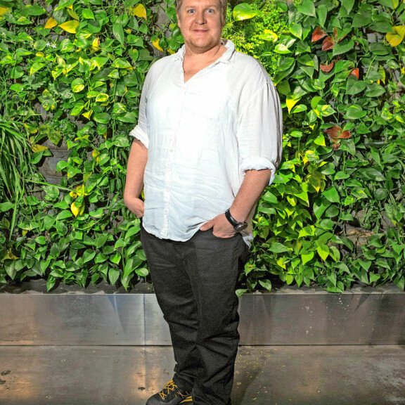 Putous-tähti Pihla Penttinen seurustelee Napapiirin sankarit -tähden kanssa: Rakkaus syttyi Teatterikorkeakoulussa! Santtu Karvonen