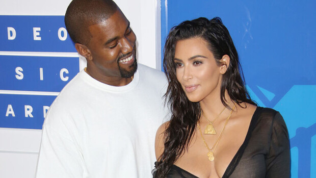 Kim Kardashianin ja Kanye Westin lapsi syntyi – sijaissynnyttäjällä vain hetki vauvan kanssa ennen erkaantumista! kim kardashian kanye west