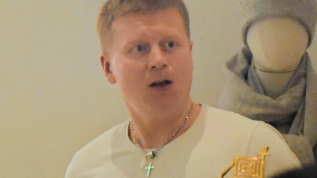 Huhhuh, Sampo Kaulanen käskytti Michelen nukkumaan kesken Venla-illan, kännäsi loppuyön ilman vaimoa – kuvat! Sampo Kaulanen kännäsi karaokessa.