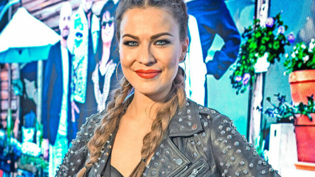 Jenni Vartiainen rakastui – uusi kulta on komea rahkamiljonääri! Jenni Vartiaisen sinkkupäivät ovat ohi.