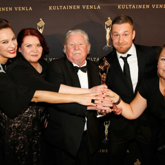 Kultaiset Venlat on jaettu: yksi ohjelma putsasi palkintopöydän - katso lista ja kuvat voittajista! Sohvaperunat