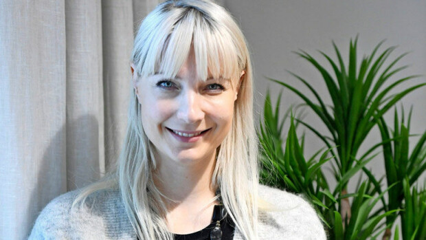 Seiskan presidenttitentti - Laura Huhtasaari paljasti tärkeimmän elämänohjeensa: Ole oma, outo itsesi! Laura Huhtasaari Seiskan vaalitentissä.