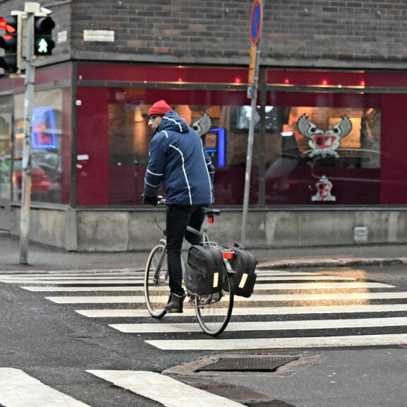 Kohuasianajaja Heikki Lampela aloitti kuntokuurin: polki pyörällä kuin tuulispää – kuvat! Heikki Lampela