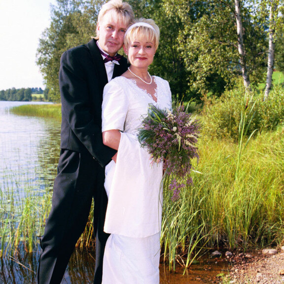 Matti todisti jo 22 vuotta sitten ennakkoluulottomuutensa ja otti käyttöön kolmannen vaimonsa, Sari Paanalan sukunimen. Matti todisti jo 22 vuotta sitten ennakkoluulottomuutensa ja otti käyttöön kolmannen vaimonsa, Sari Paanalan sukunimen.
