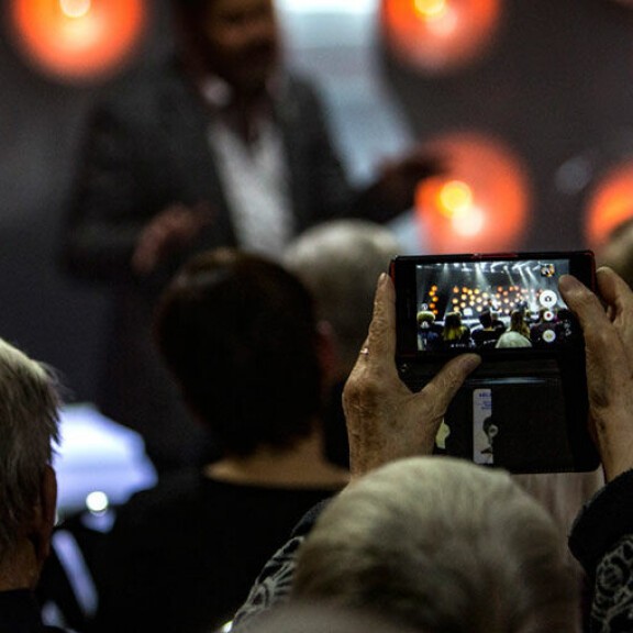 Amorin nuolet lentävät jälleen! Janne Kataja ja Lenni-Kalle Taipale dominoivat Napakympissä - lue Seiskan jättireportaasi kulissien takaa! Napakympin kuvaukset Ylöjärvellä Akun Tehtaalla.